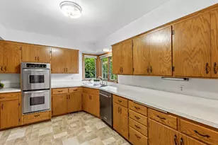 3081 Chatsworth St N, Roseville, MN 55113 - Photo 5