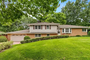 3081 Chatsworth St N, Roseville, MN 55113 - Photo 1