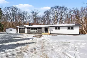 454 Country View Ln, Le Sueur, MN 56058 - Photo 1