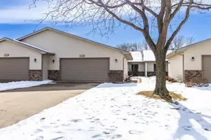 2224 Pinewood Dr, Shakopee, MN 55379 - Photo 1