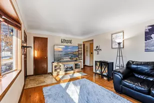 910 6th St W, Hastings, MN 55033 - Photo 3