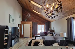 405 Riverside Ave S, Thief River Falls, MN 56701 - Photo 5