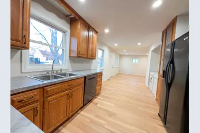 6907 52nd Avenue N, Crystal, MN 55428 - Photo 7