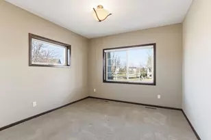 11206 Bushel Curve, Woodbury, MN 55129 - Photo 5