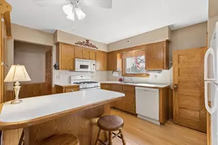 241 E 1st St, Waconia, MN 55387 - Photo 9