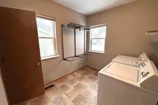 225 Kneale Ave N, Thief River Falls, MN 56701 - Photo 17