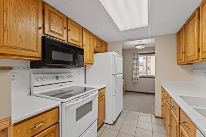 1656 Meadow Circle SE, Rochester, MN 55904 - Photo 7