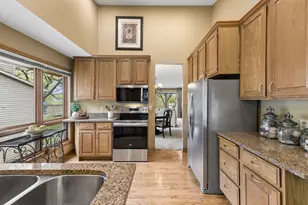 6843 Stonewood Ct, Eden Prairie, MN 55346 - Photo 5