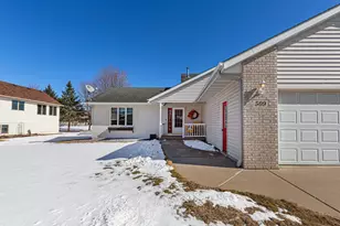 509 Chatfield Ln, Belle Plaine, MN 56011 - Photo 5