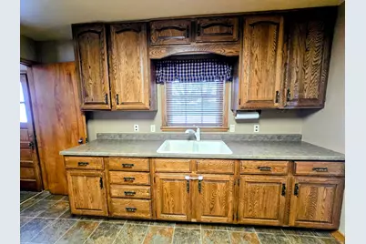831 4th Avenue SW, Pipestone, MN 56164 - Photo 5