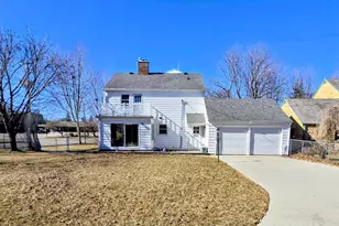 831 4th Ave SW, Pipestone, MN 56164 - Photo 3