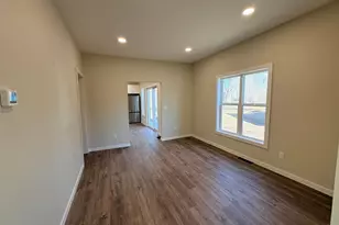 407 N 3rd St, Marshall, MN 56258 - Photo 5