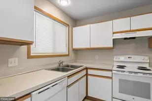 15512 Flyboat Ln, Apple Valley, MN 55124 - Photo 7