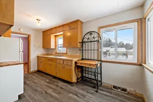 710 Maple Dr, Aurora, MN 55705 - Photo 7