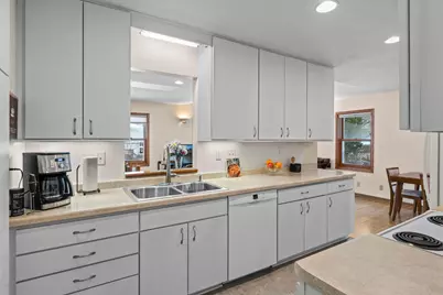 8425 Kell Avenue S, Bloomington, MN 55437 - Photo 15