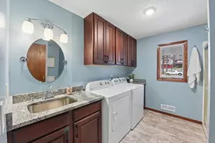 5831 Fawn Trail Cir, Woodbury, MN 55129 - Photo 25