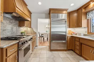 10665 Northmark Dr, Eden Prairie, MN 55344 - Photo 11