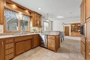 10665 Northmark Dr, Eden Prairie, MN 55344 - Photo 9