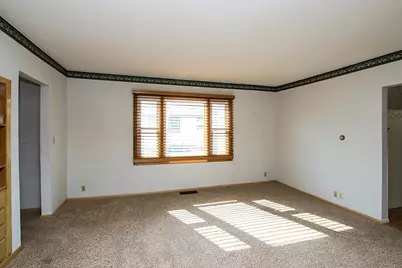 614 Elm Street NE, Hutchinson, MN 55350 - Photo 5