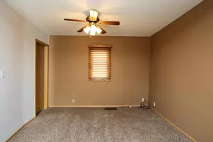 614 Elm St NE, Hutchinson, MN 55350 - Photo 7