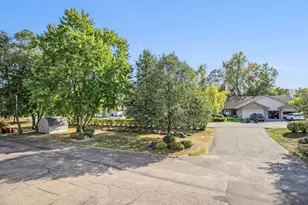 1860 McMenemy St, Maplewood, MN 55117 - Photo 21