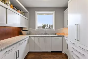 4812 Lakeview Dr, Edina, MN 55424 - Photo 17