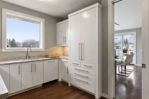 4812 Lakeview Dr, Edina, MN 55424 - Photo 21