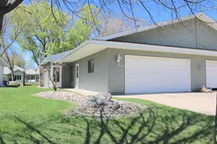 542 Graham St SW, Hutchinson, MN 55350 - Photo 1