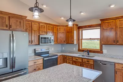 453 Coyote Way, New Richmond, WI 54017 - Photo 5