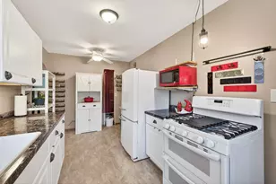 4701 Hampshire Ave N, Crystal, MN 55428 - Photo 7