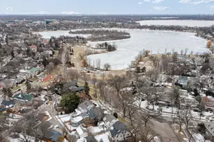 2205 Kenwood Pkwy, Minneapolis, MN 55405 - Photo 33