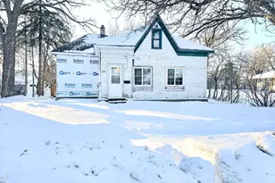 111 Markley Ave S, Thief River Falls, MN 56701 - Photo 1