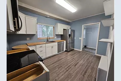 111 Markley Avenue S, Thief River Falls, MN 56701 - Photo 5