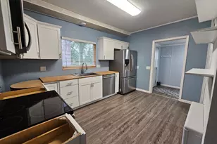 111 Markley Ave S, Thief River Falls, MN 56701 - Photo 5