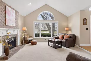 138 White Oaks Ln, Vadnais Heights, MN 55127 - Photo 5