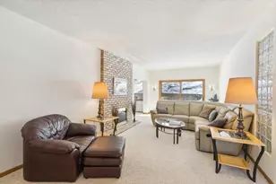 1000 Heritage Ln, Orono, MN 55391 - Photo 7