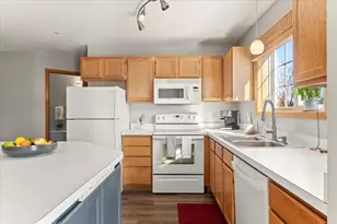 929 Old Steine Cir, New Brighton, MN 55112 - Photo 9