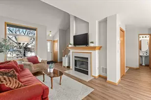 929 Old Steine Cir, New Brighton, MN 55112 - Photo 3