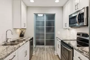 205 Barry Ave S, Wayzata, MN 55391 - Photo 9