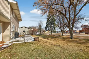 1365 Pinewood Dr, Woodbury, MN 55125 - Photo 25