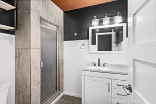 722 E 3rd St, Duluth, MN 55805 - Photo 7