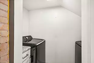 722 E 3rd St, Duluth, MN 55805 - Photo 11