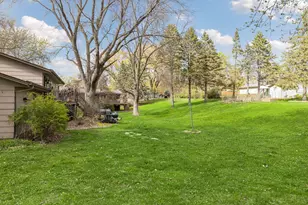 2720 Pineview Ln N, Plymouth, MN 55441 - Photo 33
