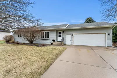 900 Southview Avenue, Braham, MN 55006 - Photo 1
