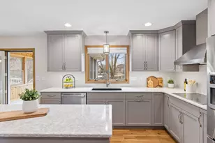 610 Watersedge Terrace, Mendota Heights, MN 55120 - Photo 5