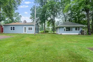 910 E Evergreen St, Isle, MN 56342 - Photo 3