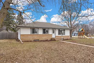 237 S Chestnut St, Belle Plaine, MN 56011 - Photo 3