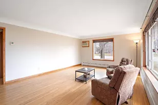 237 S Chestnut St, Belle Plaine, MN 56011 - Photo 5