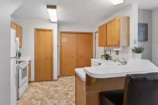 4065 Wilshire Cir, Shoreview, MN 55126 - Photo 7