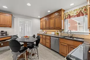 621 6th St SW, Rochester, MN 55902 - Photo 7